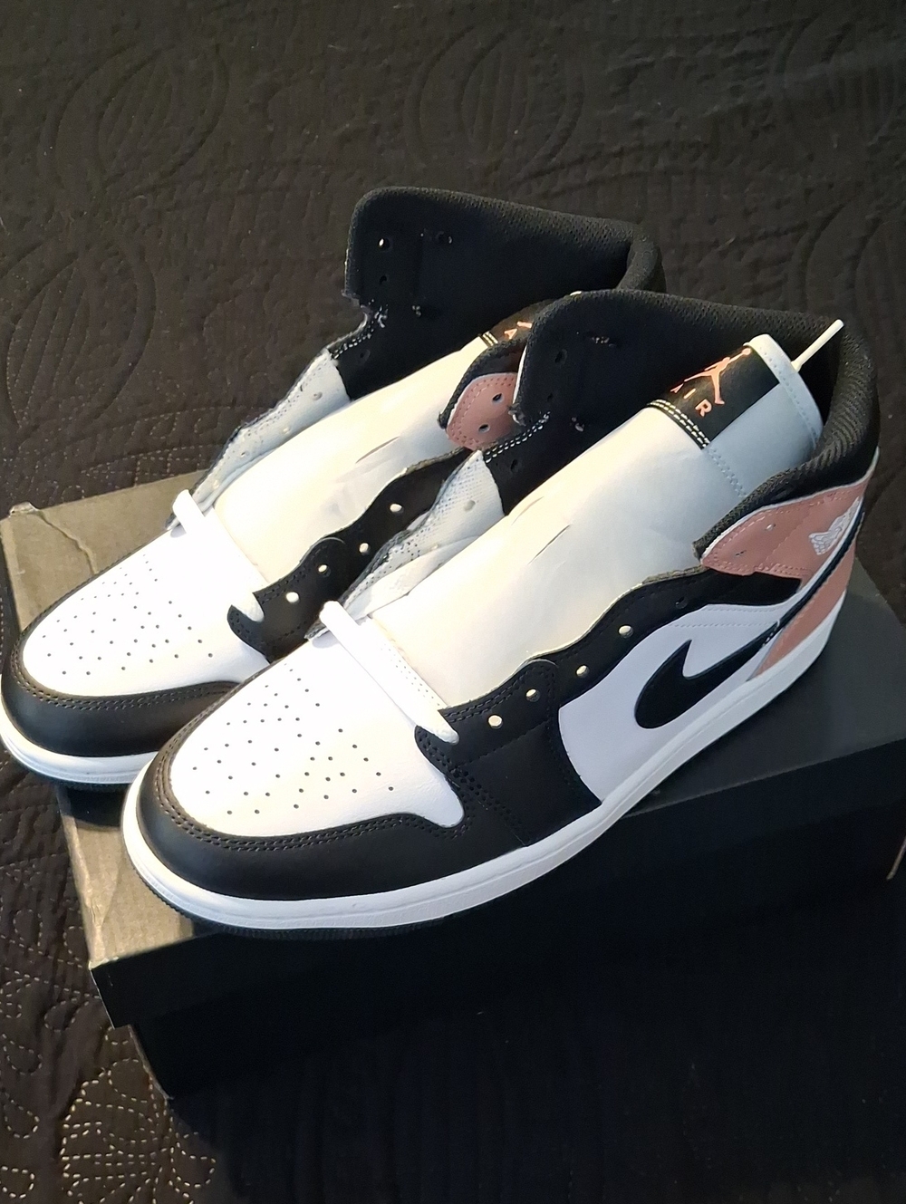 Nike Air Jordan 1 Mid Sz 10.5 Mens. White/blk/rust-pink New In Box